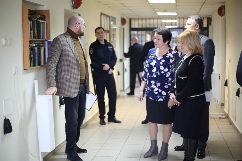 Заместитель председателя Общественного совета подмосковного Главка МВД Сергей Леонов посетил изолятор временного содержания в Истре